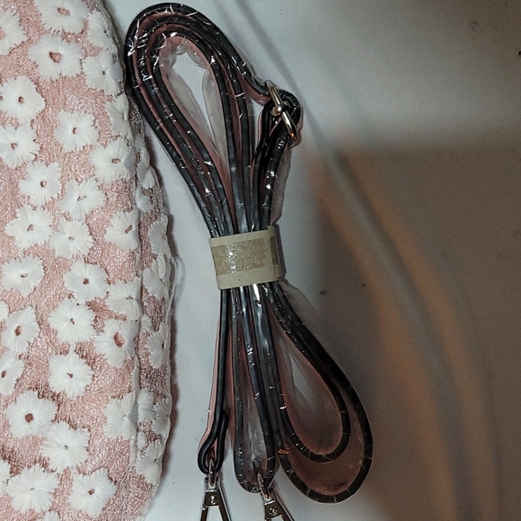 PINK WOMENS PURSE - Picture 3 of 3